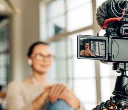 vlogging flip screen camera